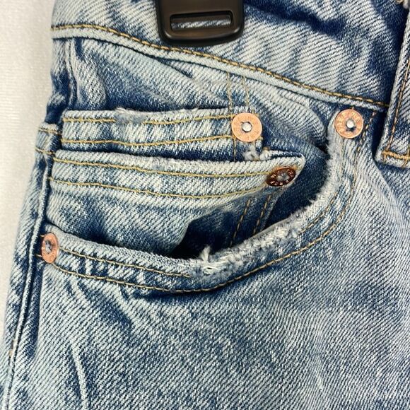 We The free Zuri Hi Rise Buttonfly Mom Jean. Blue Acid Wash. Size 27. - Picture 8 of 15